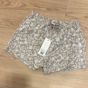 NWT Colored Organics 6 (s) Floral Drawstring Shorts - Beige White